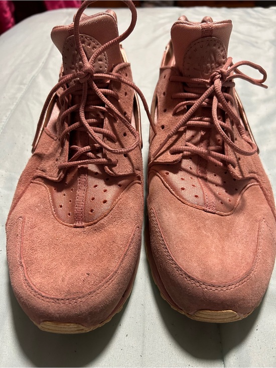 Nike Huarache Run in Rust Pink with Metallic Bronze Heel